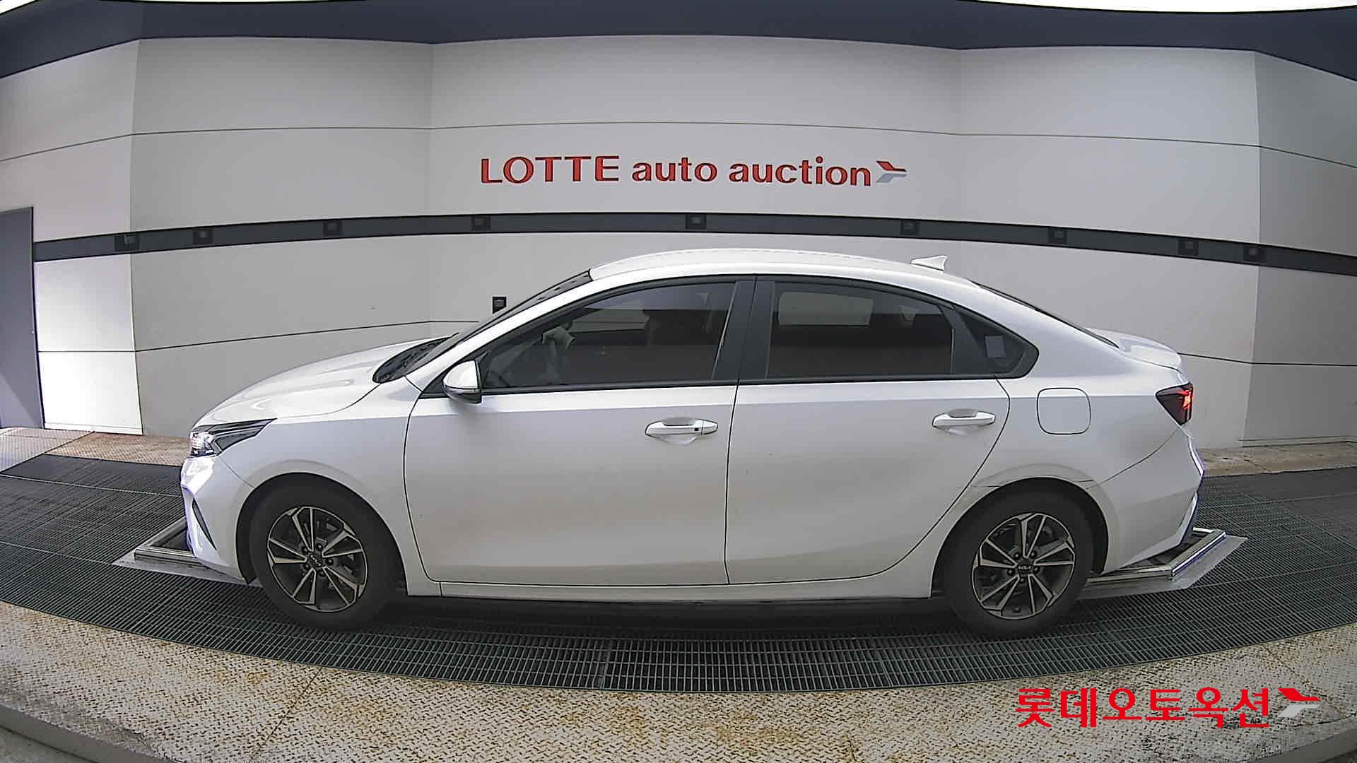 Kia K3 2022 - Image 13