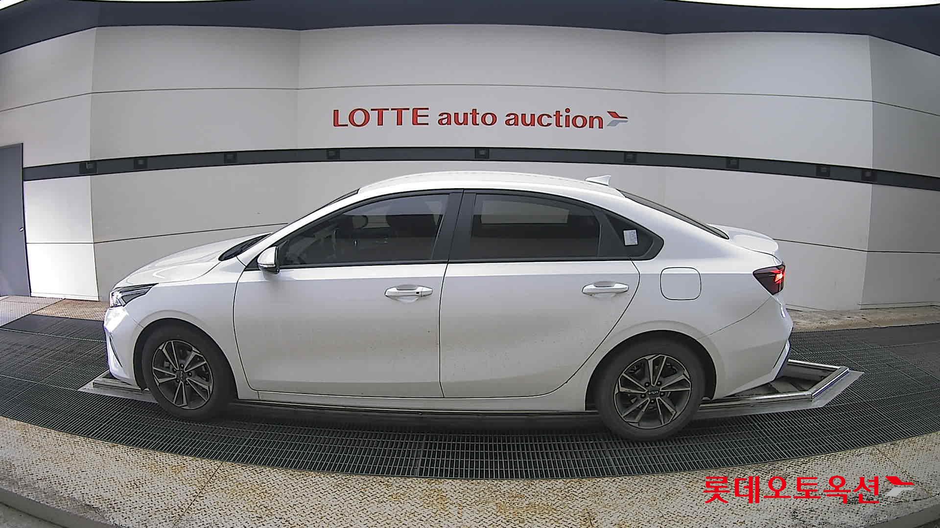 Kia K3 2022 - Image 13