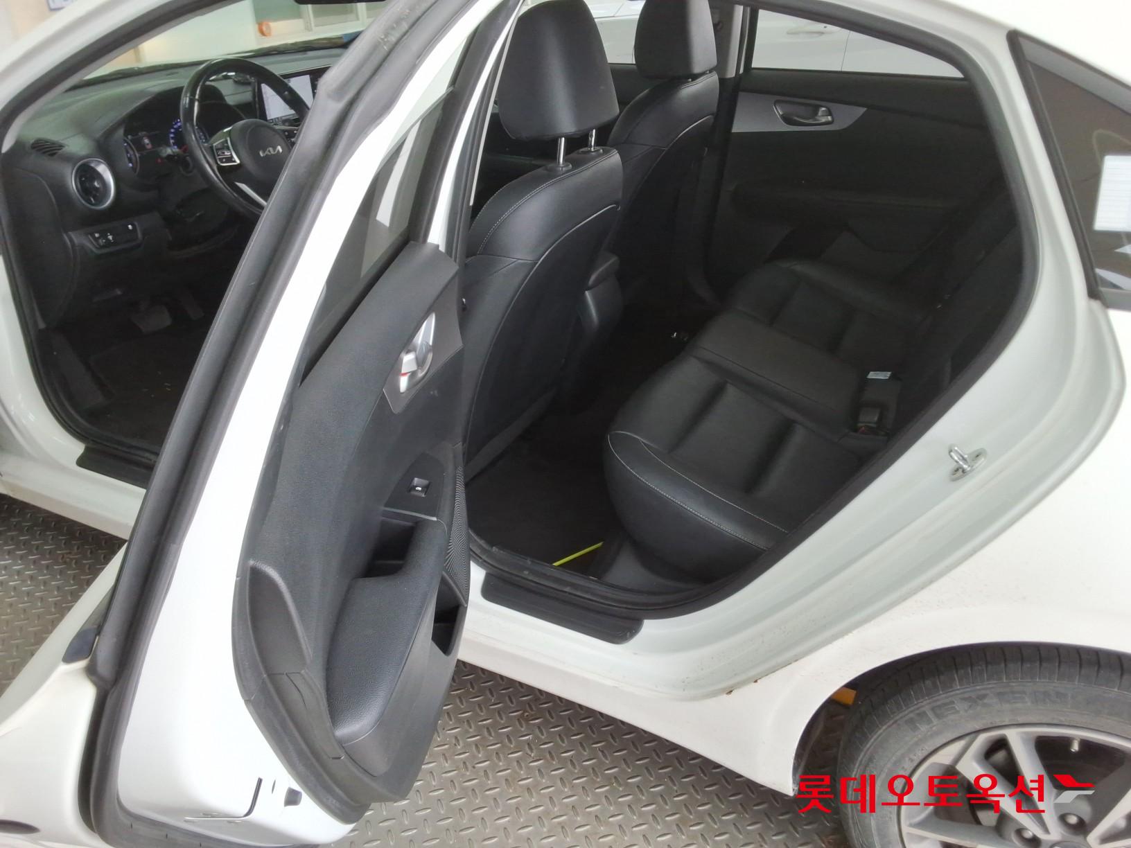 Kia K3 2022 - Image 38