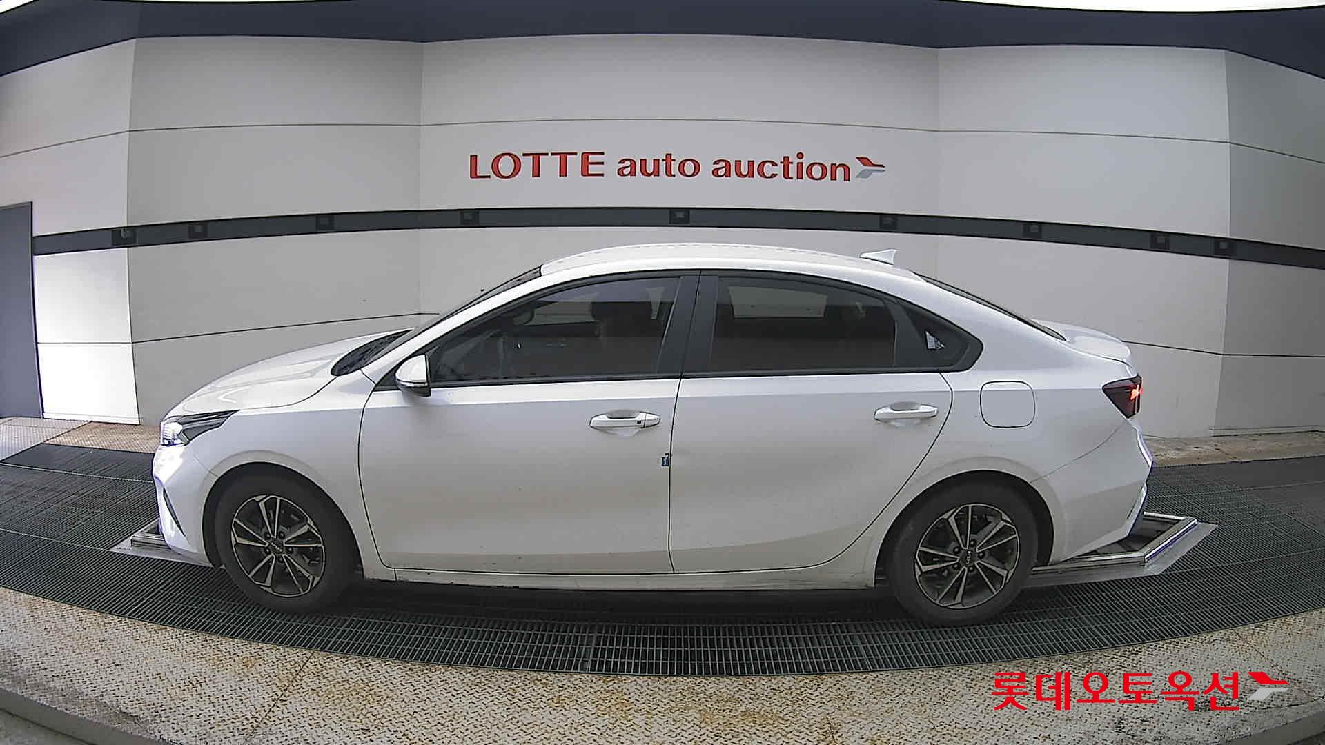 Kia K3 2022 - Image 13