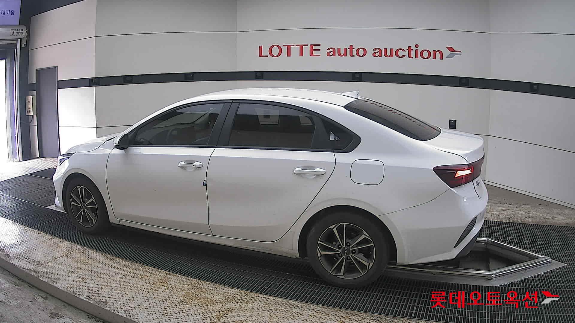 Kia K3 2022 - Image 14