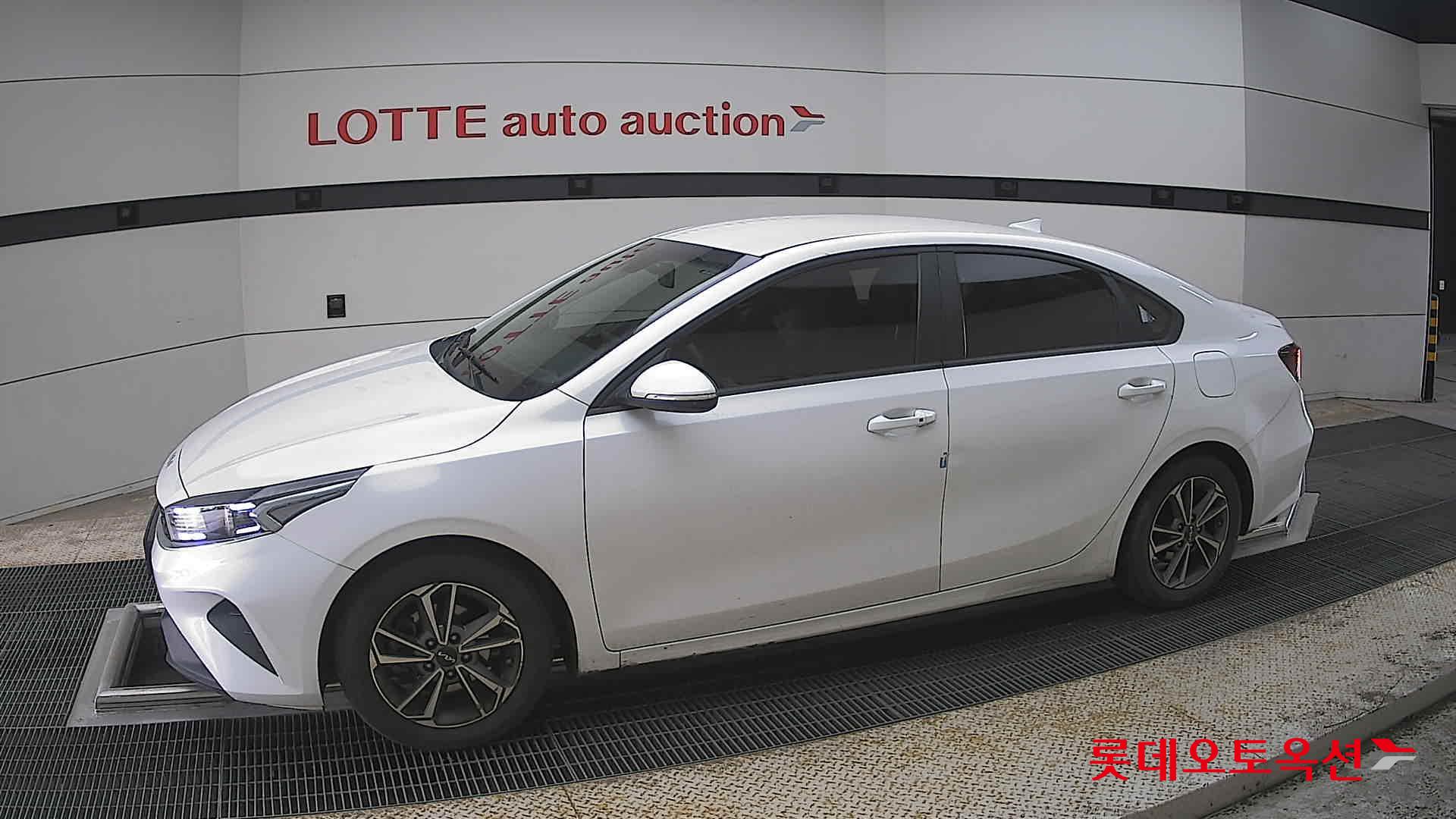 Kia K3 2022 - Image 12