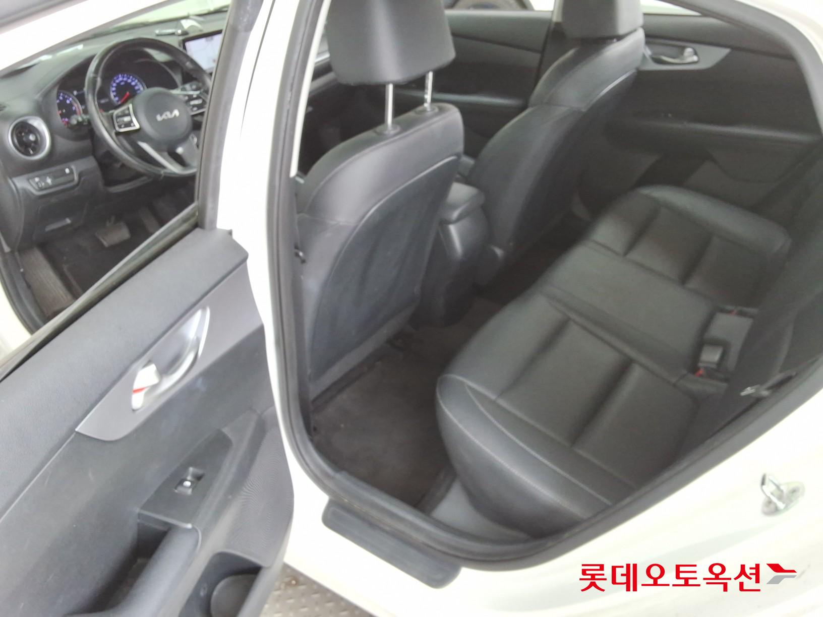 Kia K3 2022 - Image 38