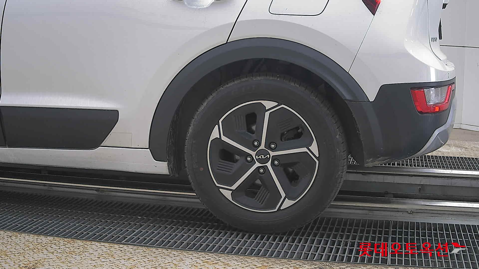 كيا نيرو 2022 - صورة 26