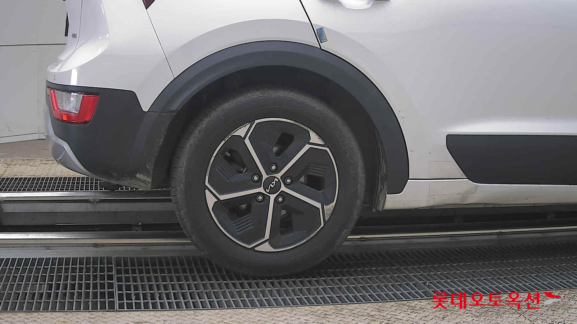 كيا نيرو 2022 - صورة 28