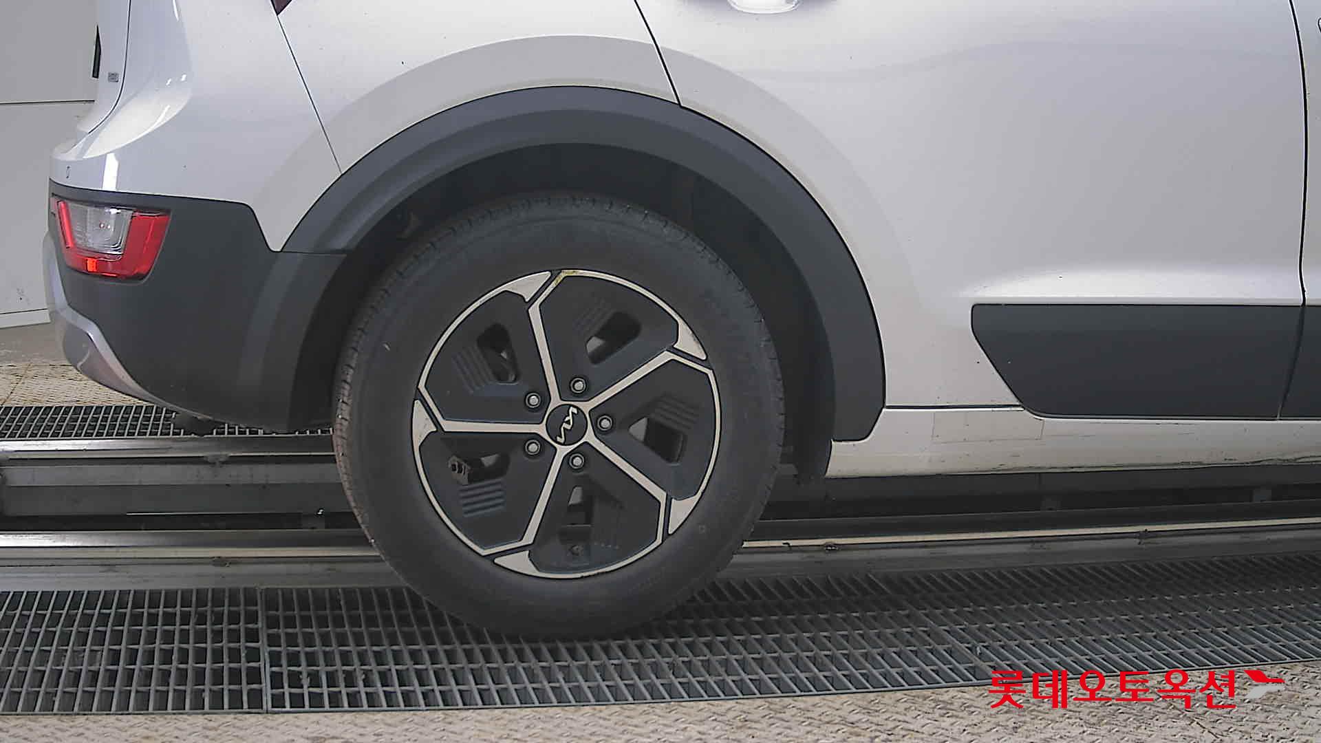 كيا نيرو 2022 - صورة 28