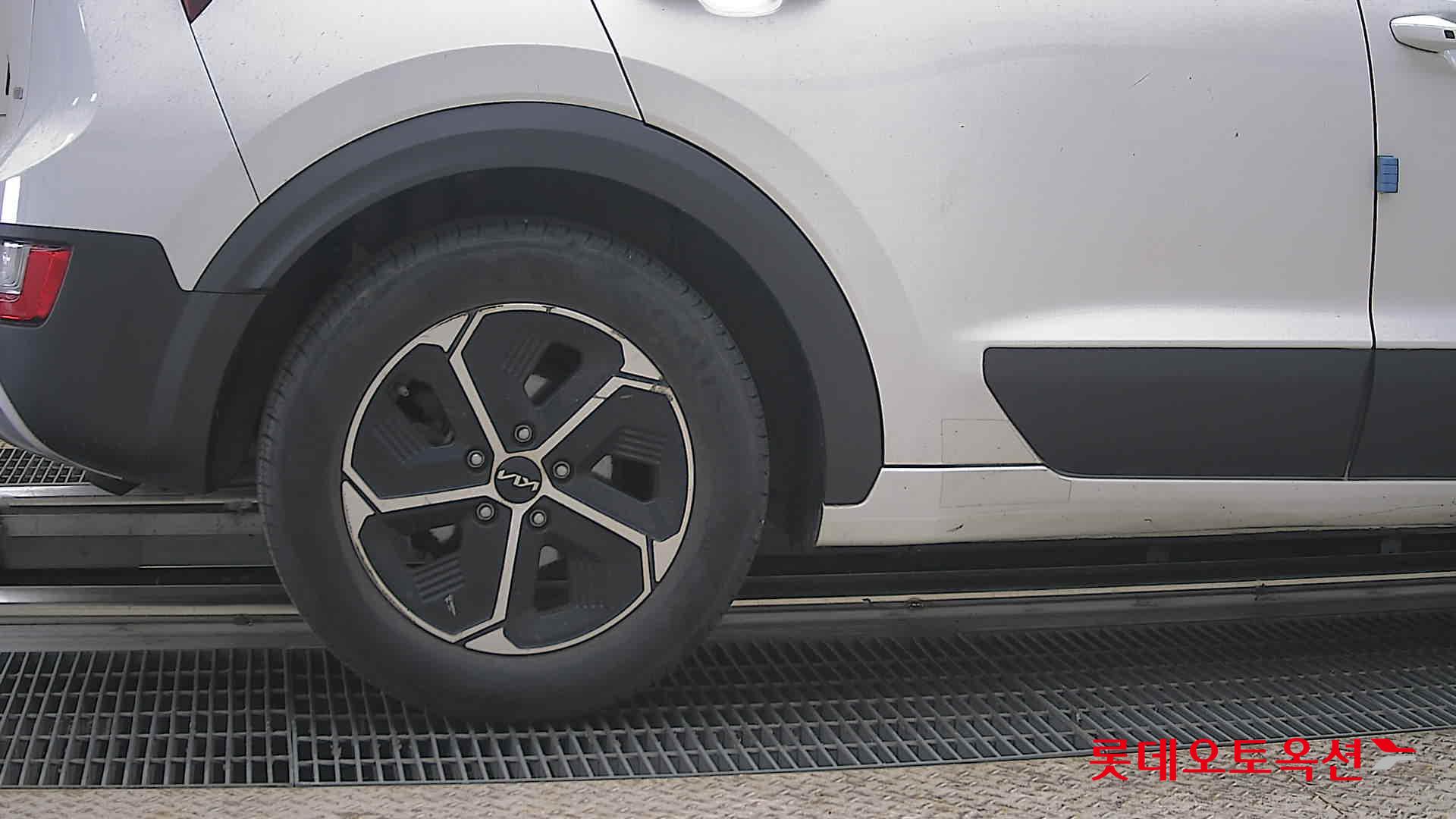 كيا نيرو 2022 - صورة 28