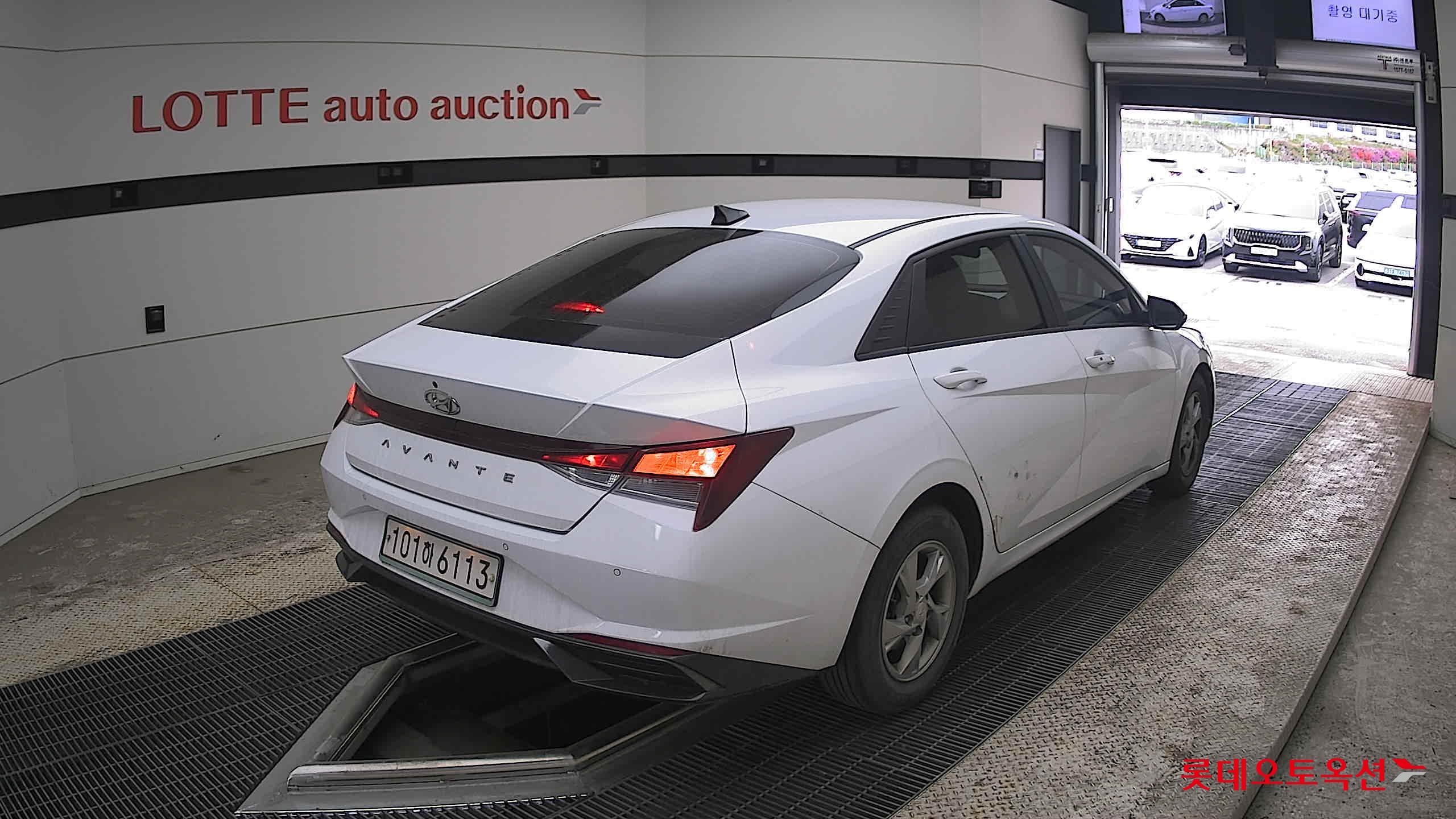 Hyundai Elantra 2021 - Image 5