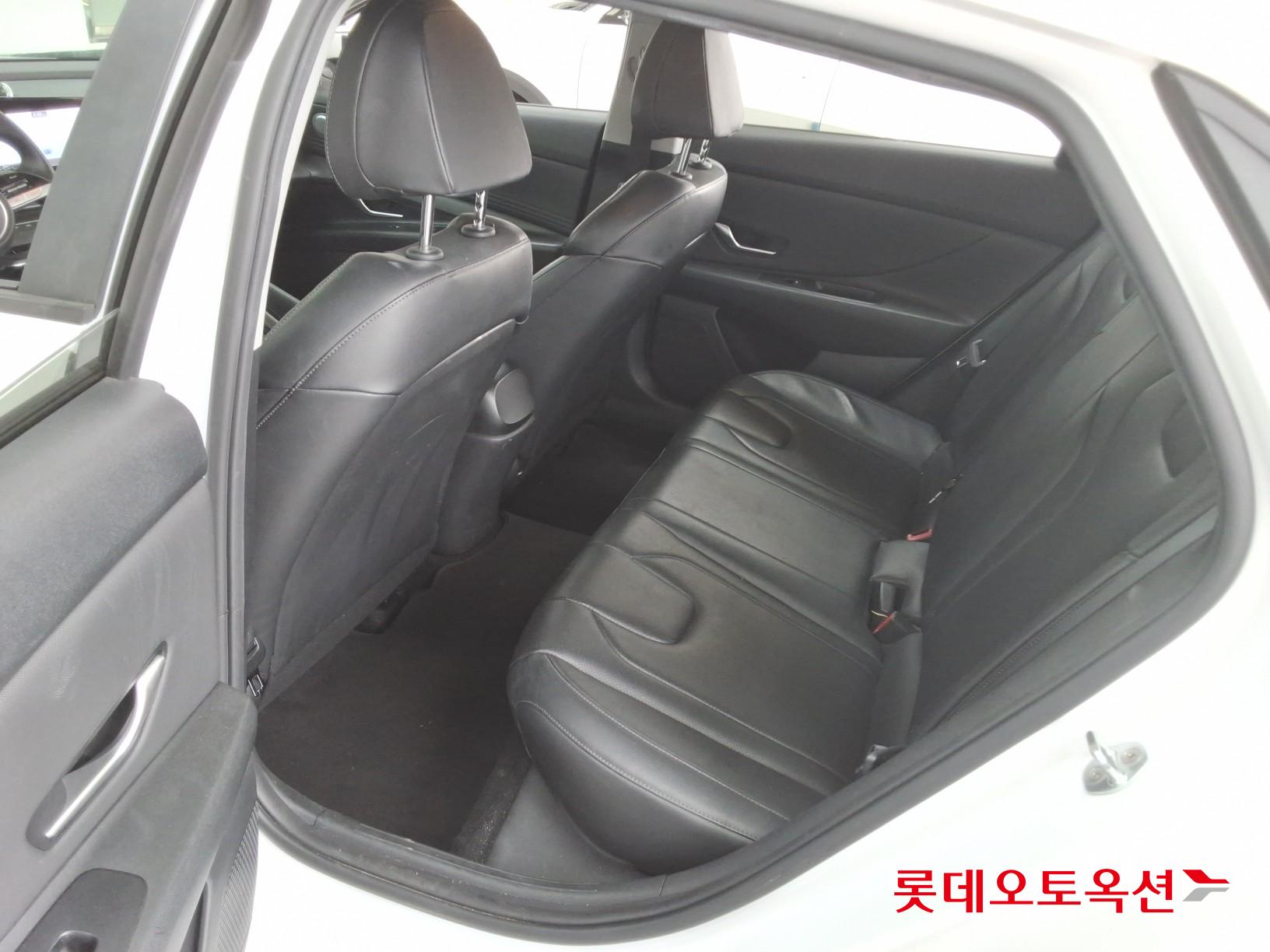 Hyundai Elantra 2021 - Image 38