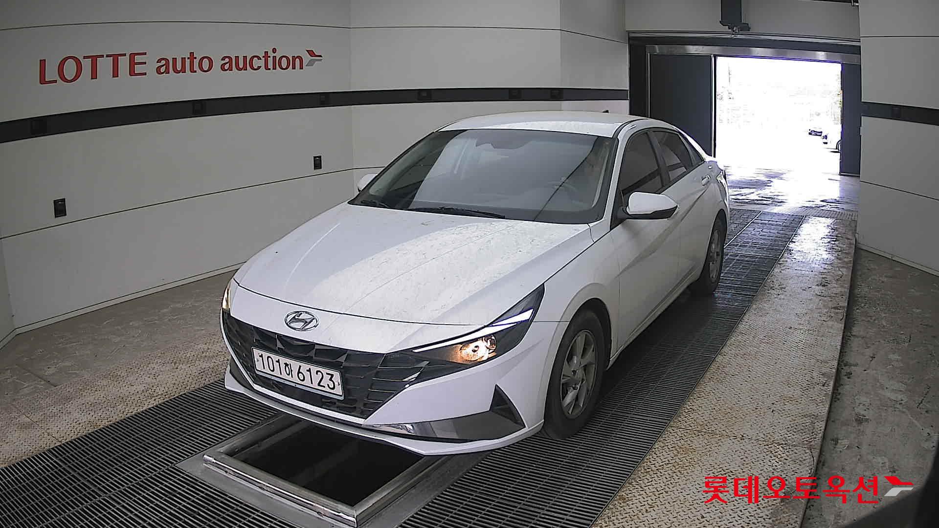 Hyundai Elantra 2021 - Image 10