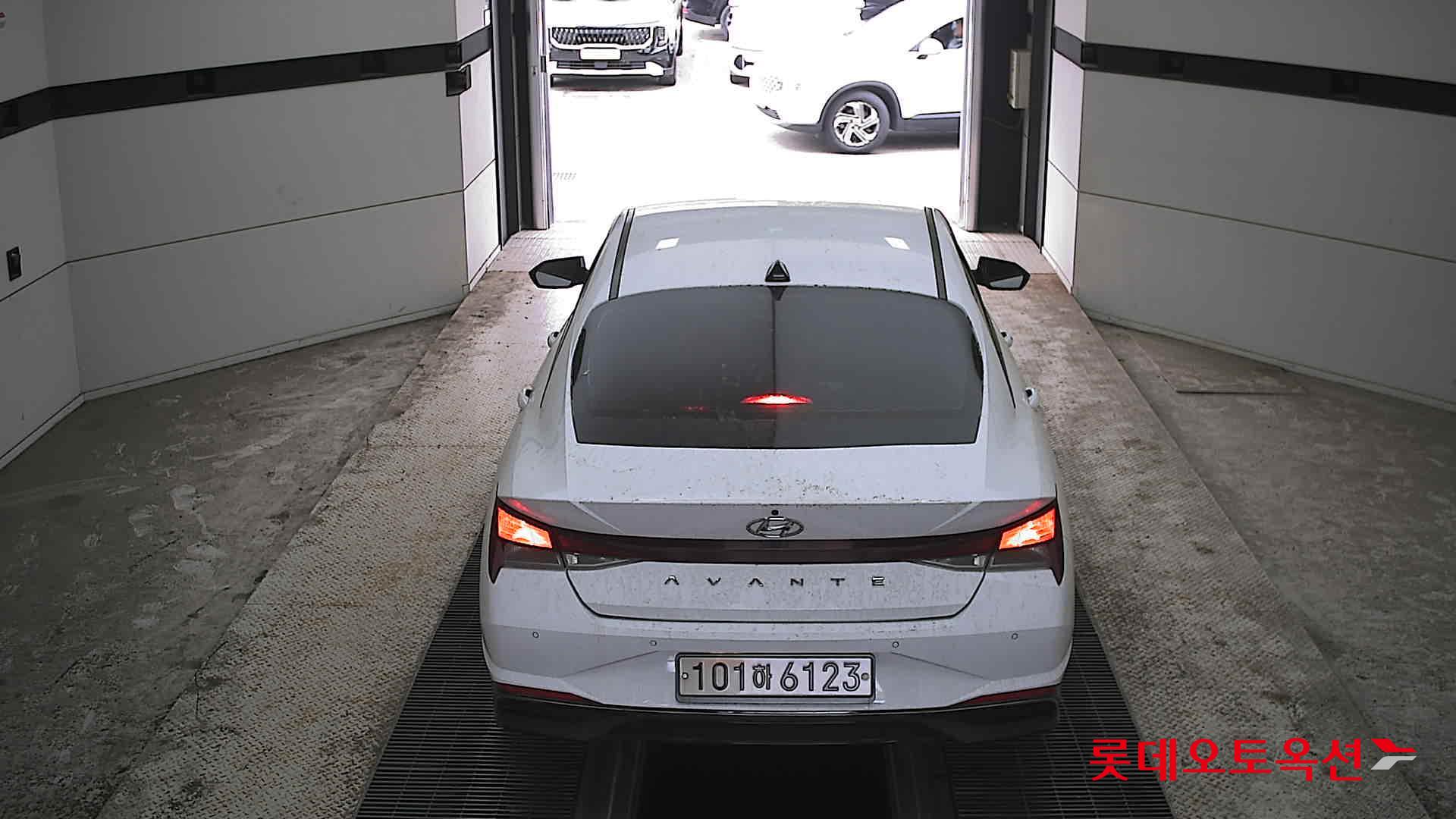 Hyundai Elantra 2021 - Image 17