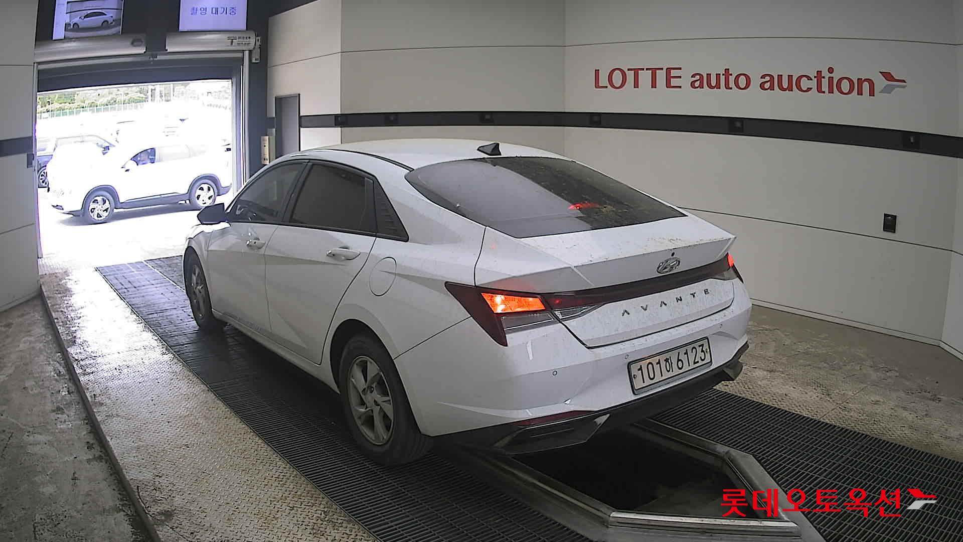 Hyundai Elantra 2021 - Image 4