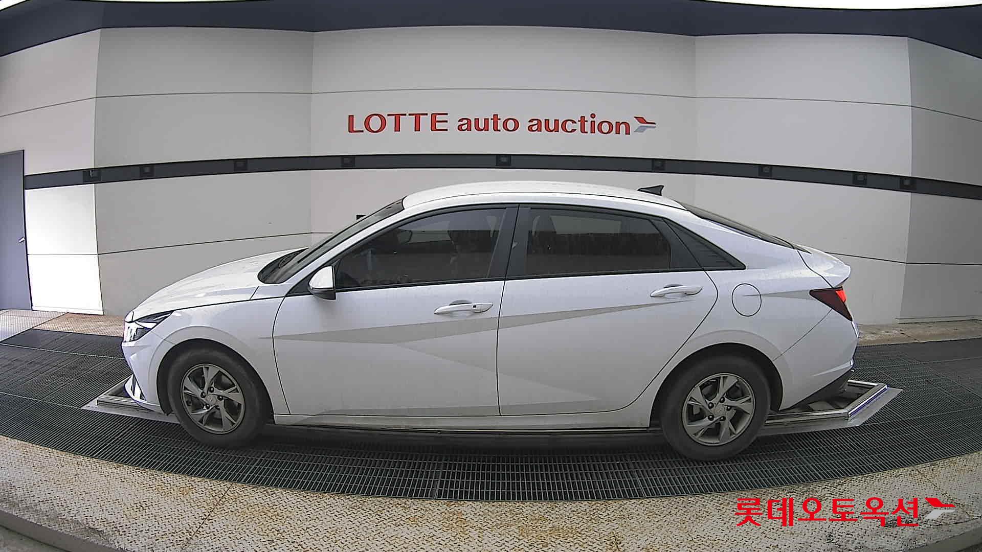 Hyundai Elantra 2021 - Image 13