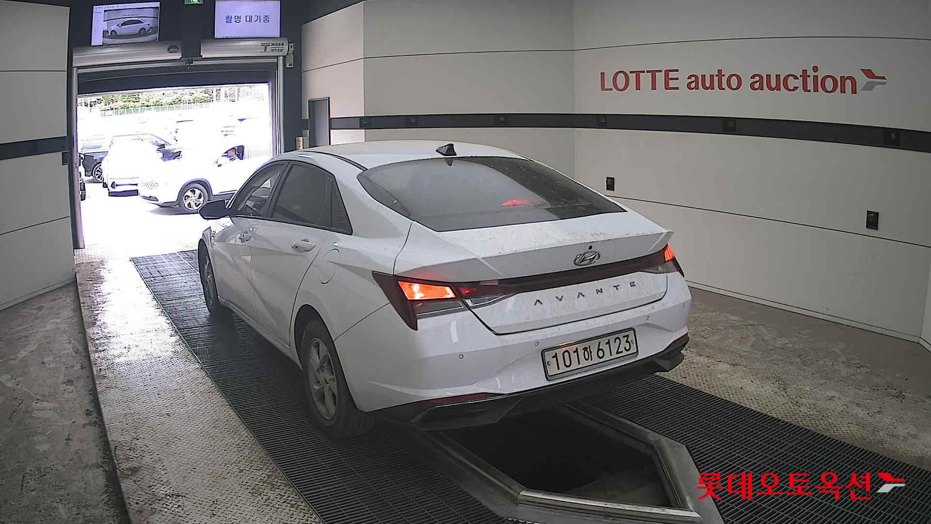 Hyundai Elantra 2021 - Image 16