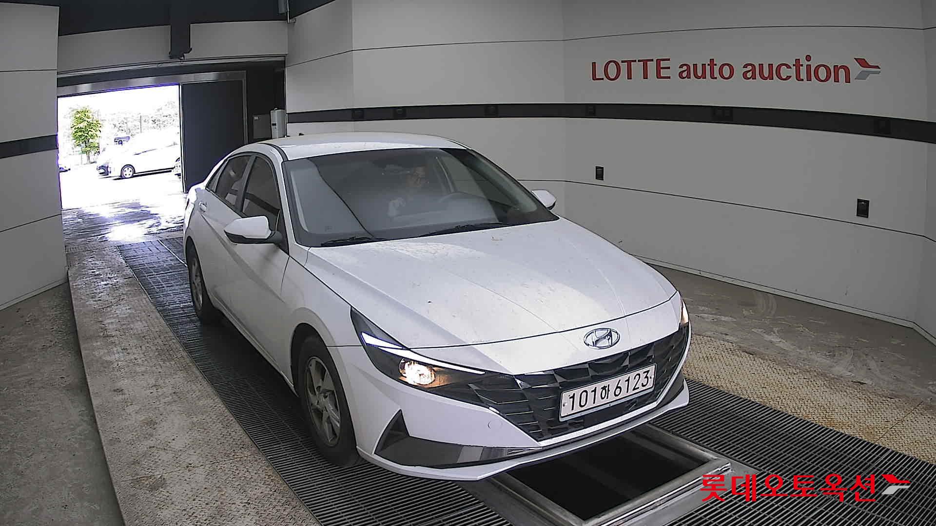 Hyundai Elantra 2021 - Image 24