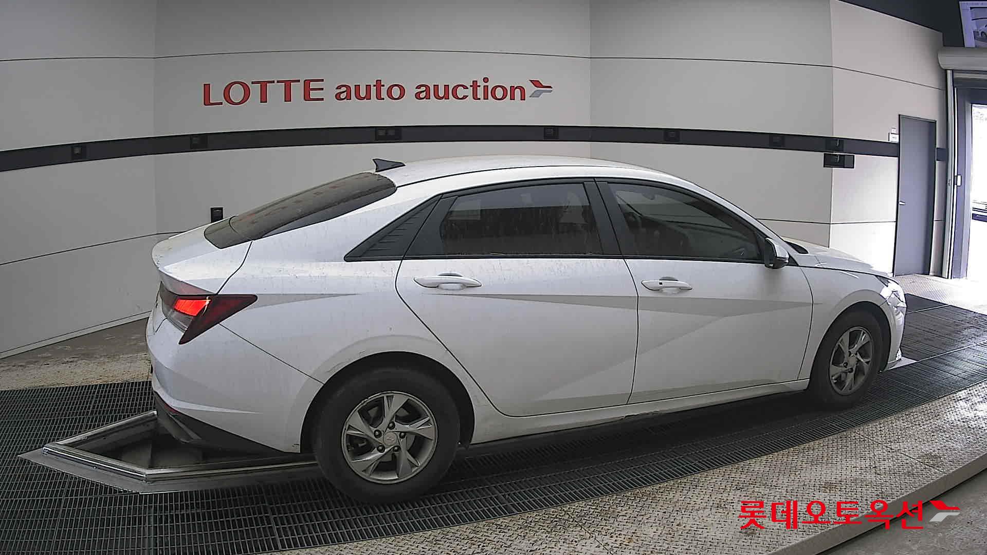 Hyundai Elantra 2021 - Image 20