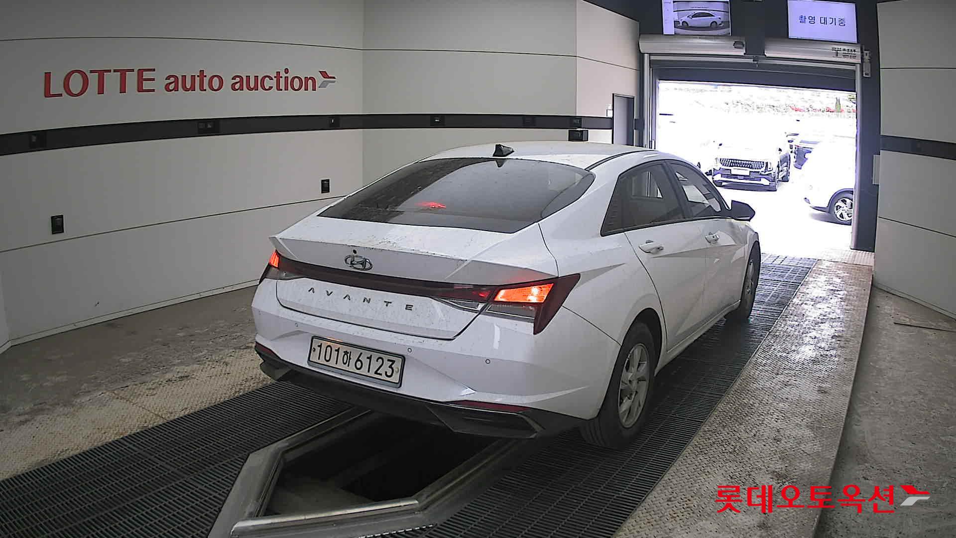 Hyundai Elantra 2021 - Image 18