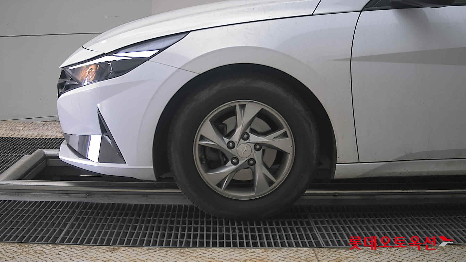 Hyundai Elantra 2021 - Image 25