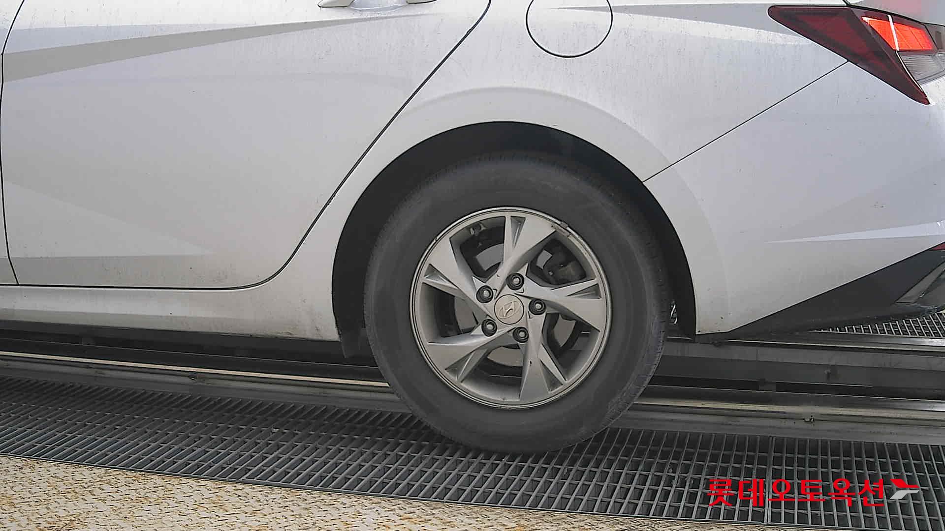 Hyundai Elantra 2021 - Image 26