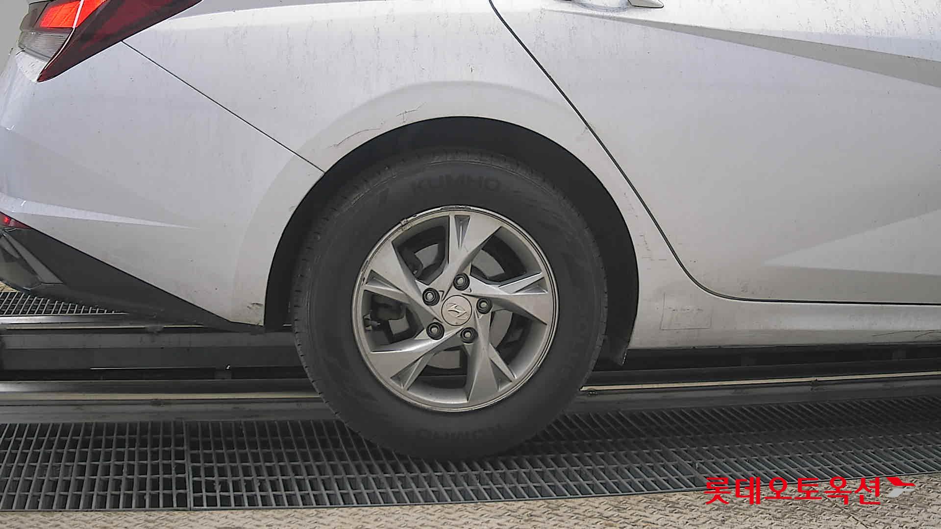 Hyundai Elantra 2021 - Image 28