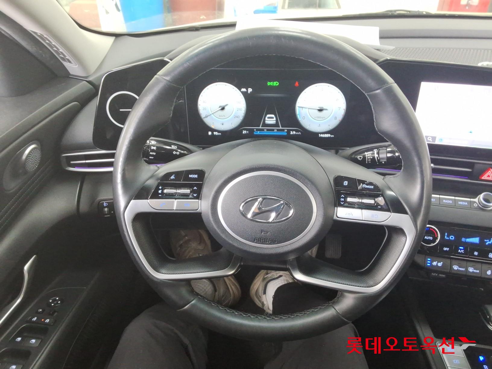 Hyundai Elantra 2021 - Image 30