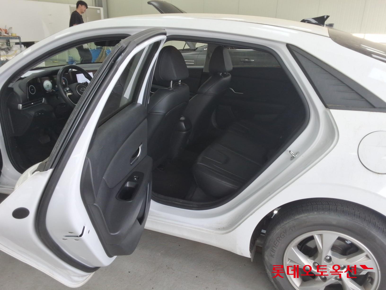 Hyundai Elantra 2021 - Image 38