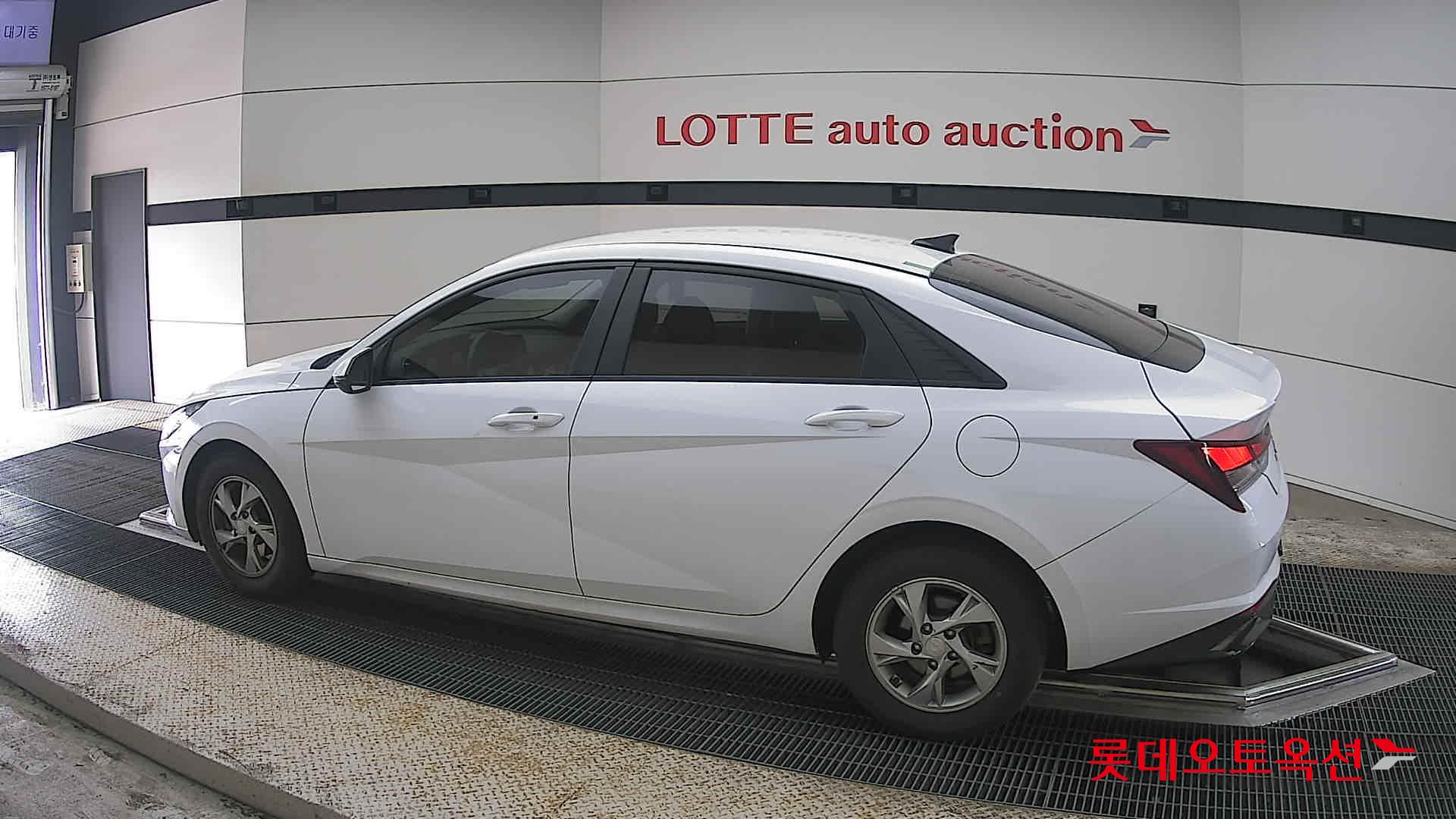 Hyundai Elantra 2021 - Image 14