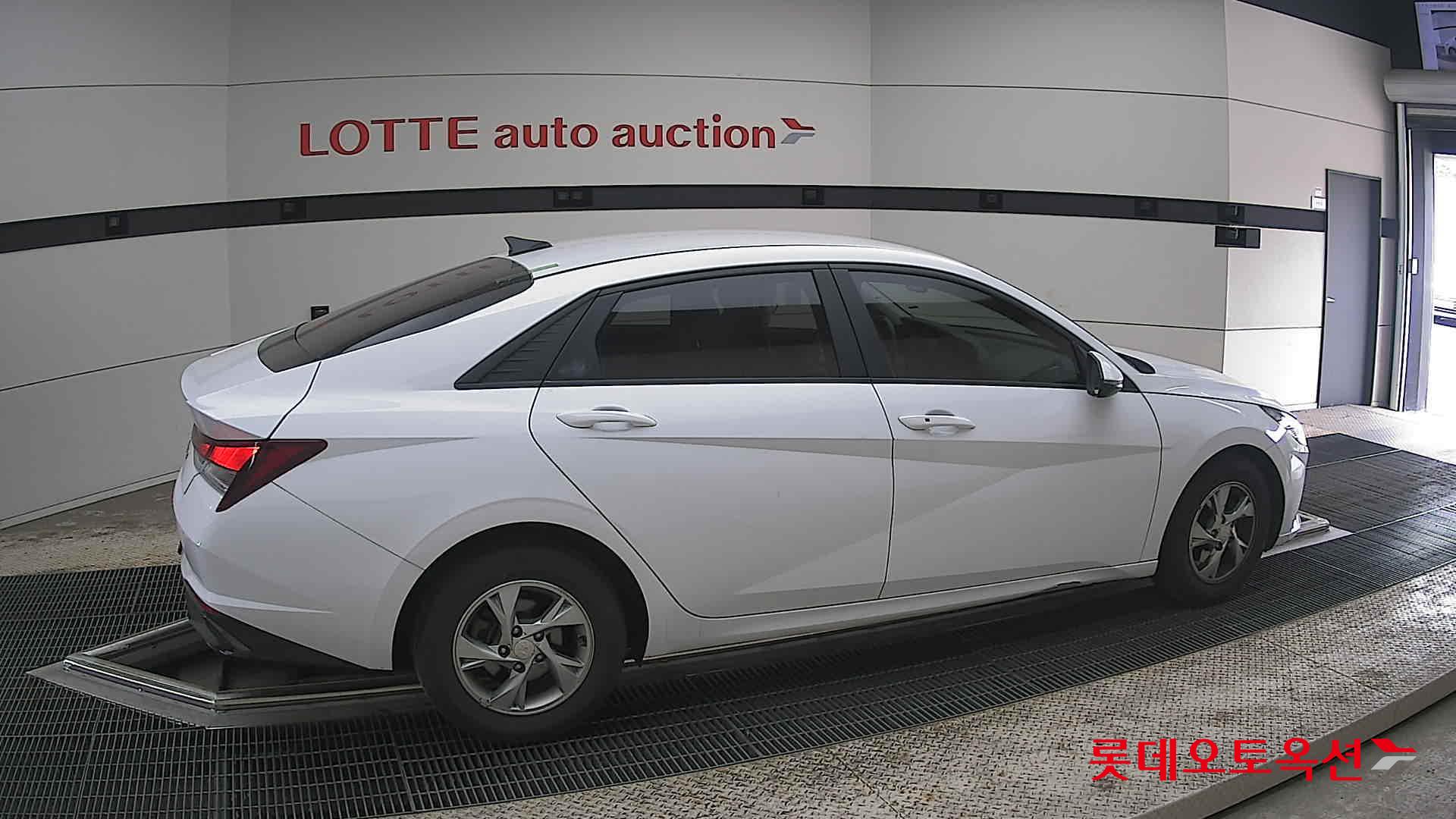 Hyundai Elantra 2021 - Image 20