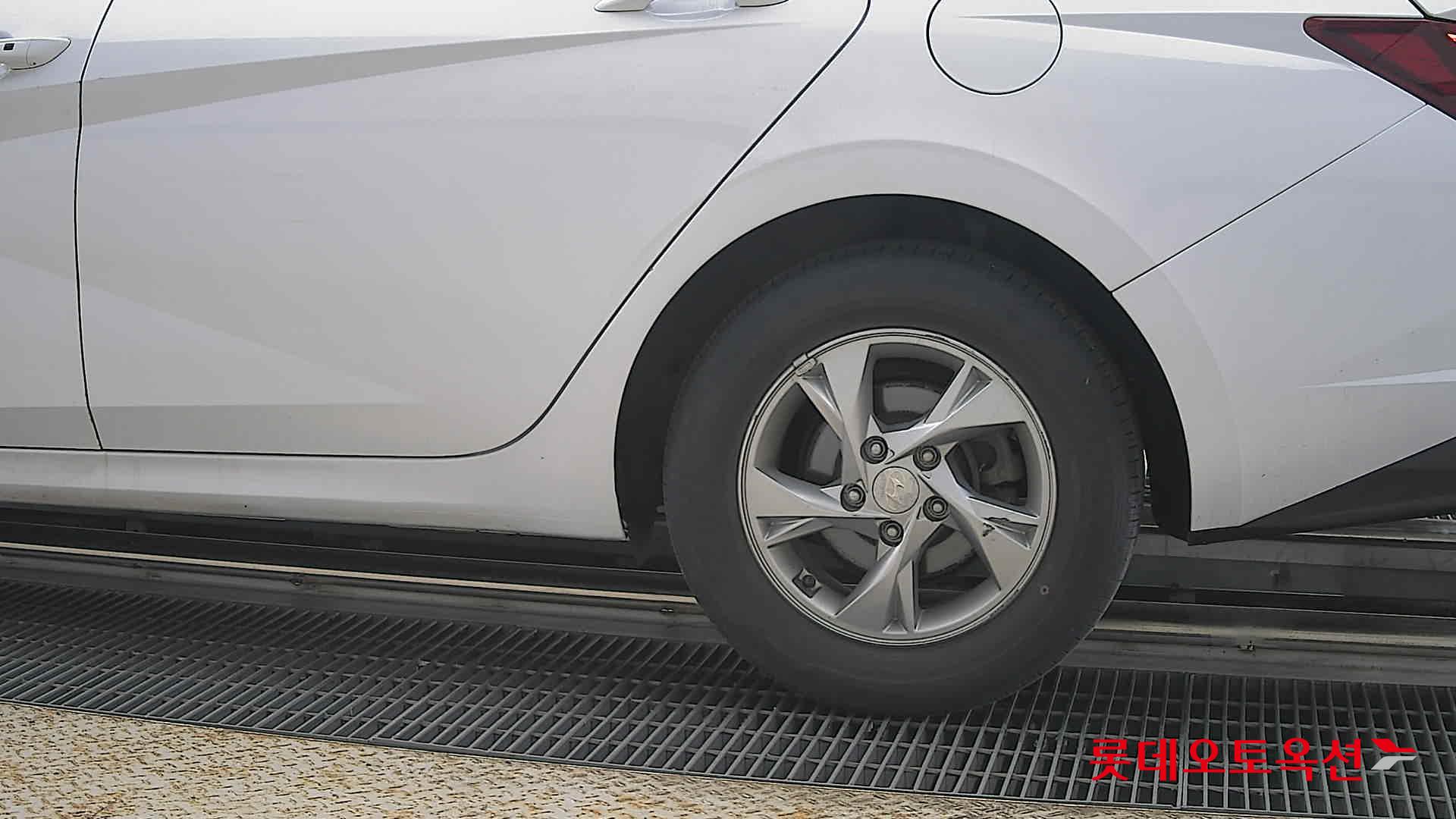 Hyundai Elantra 2021 - Image 26