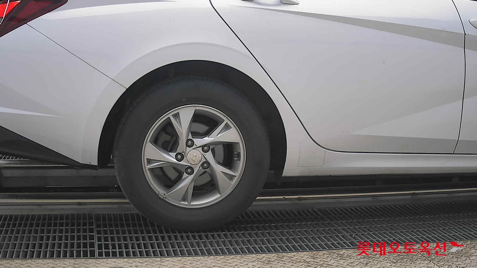 Hyundai Elantra 2021 - Image 28