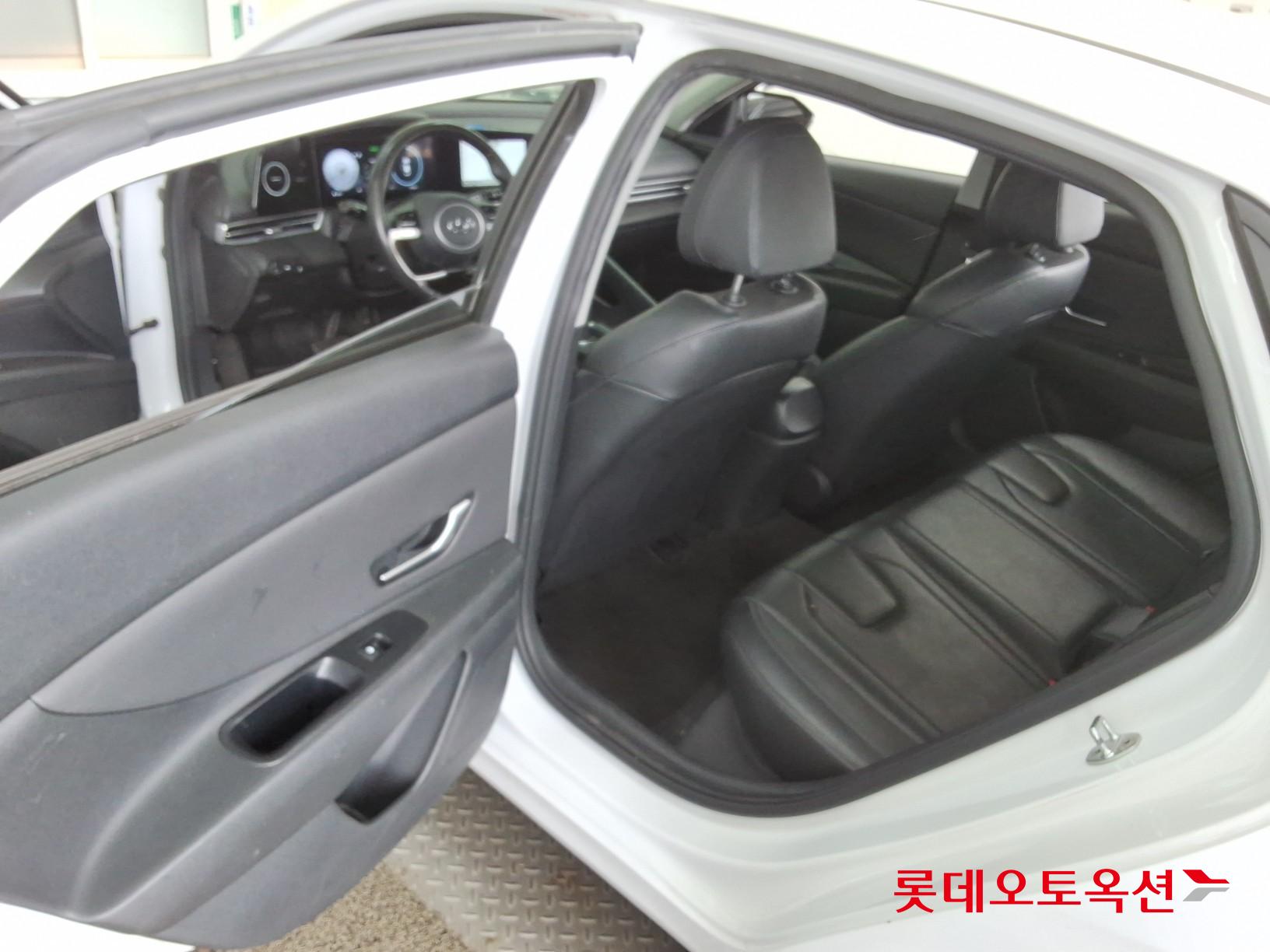 Hyundai Elantra 2021 - Image 37