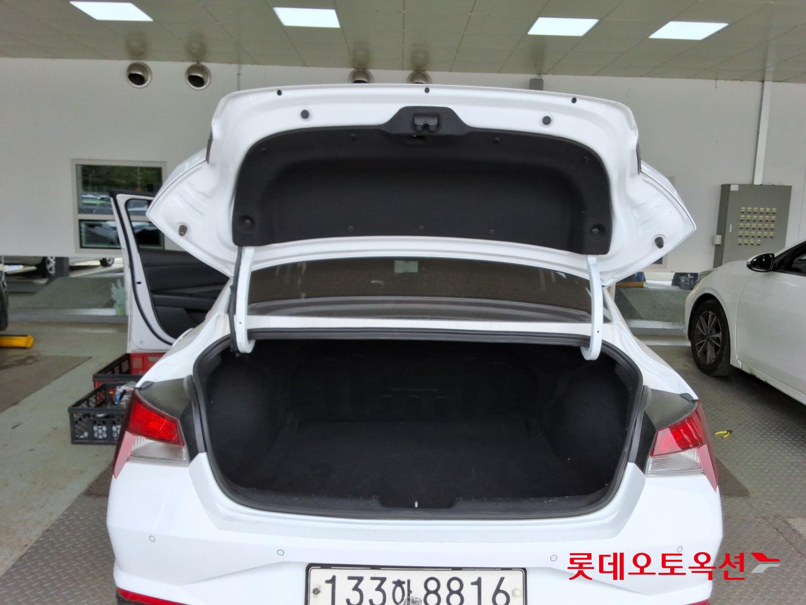 Hyundai Elantra 2021 - Image 9