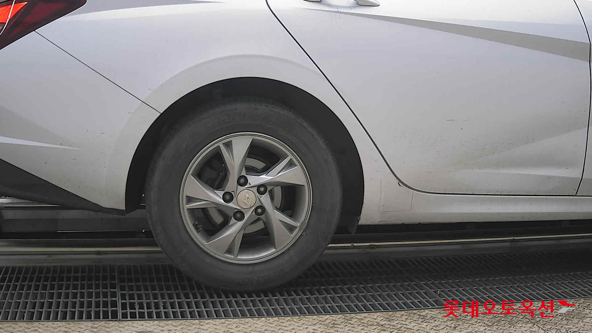 هيونداي إلانترا 2021 - صورة 28