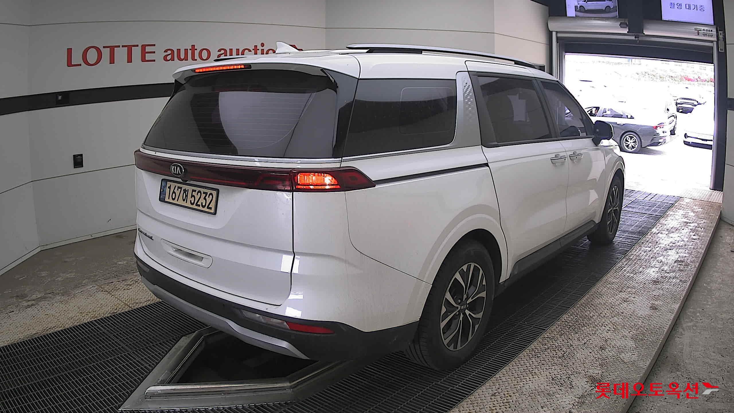 2021 - kia carnival