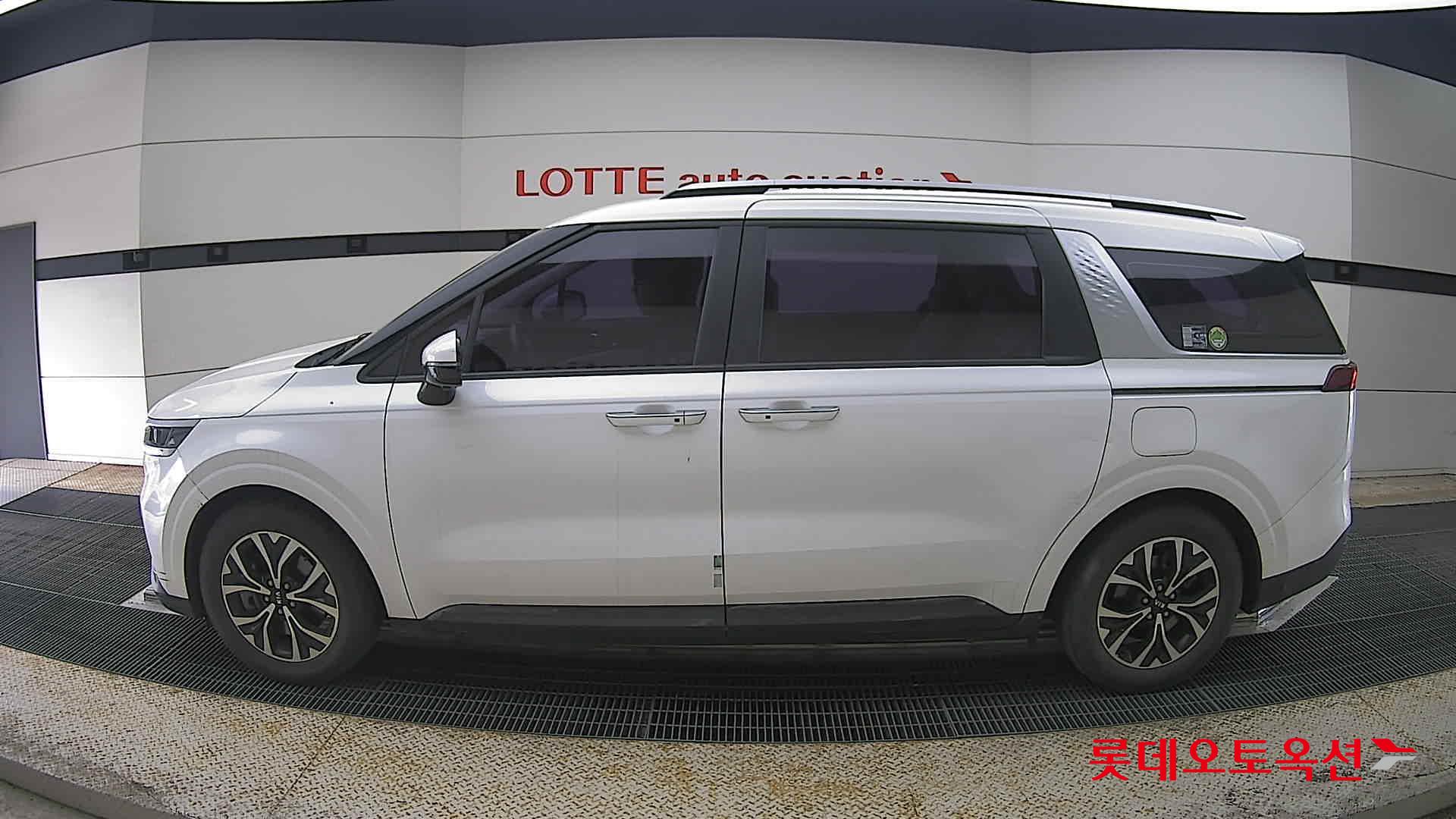 2021 - kia carnival