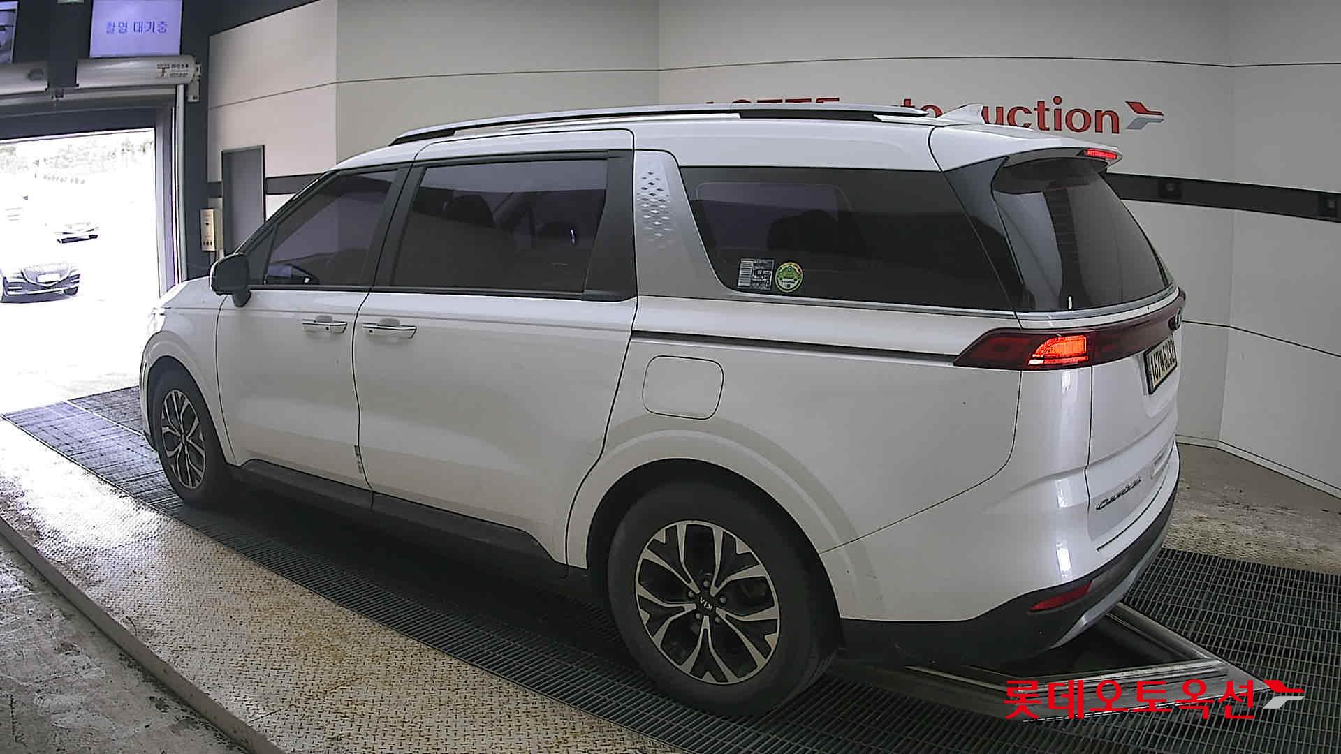 2021 - kia carnival
