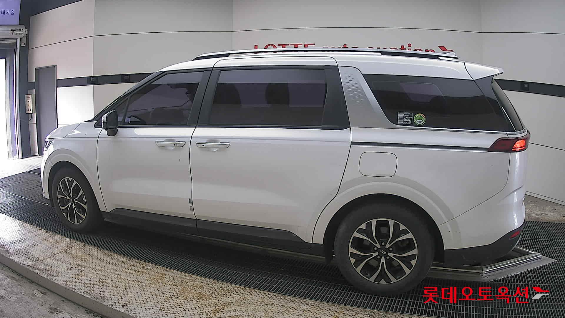 2021 - kia carnival