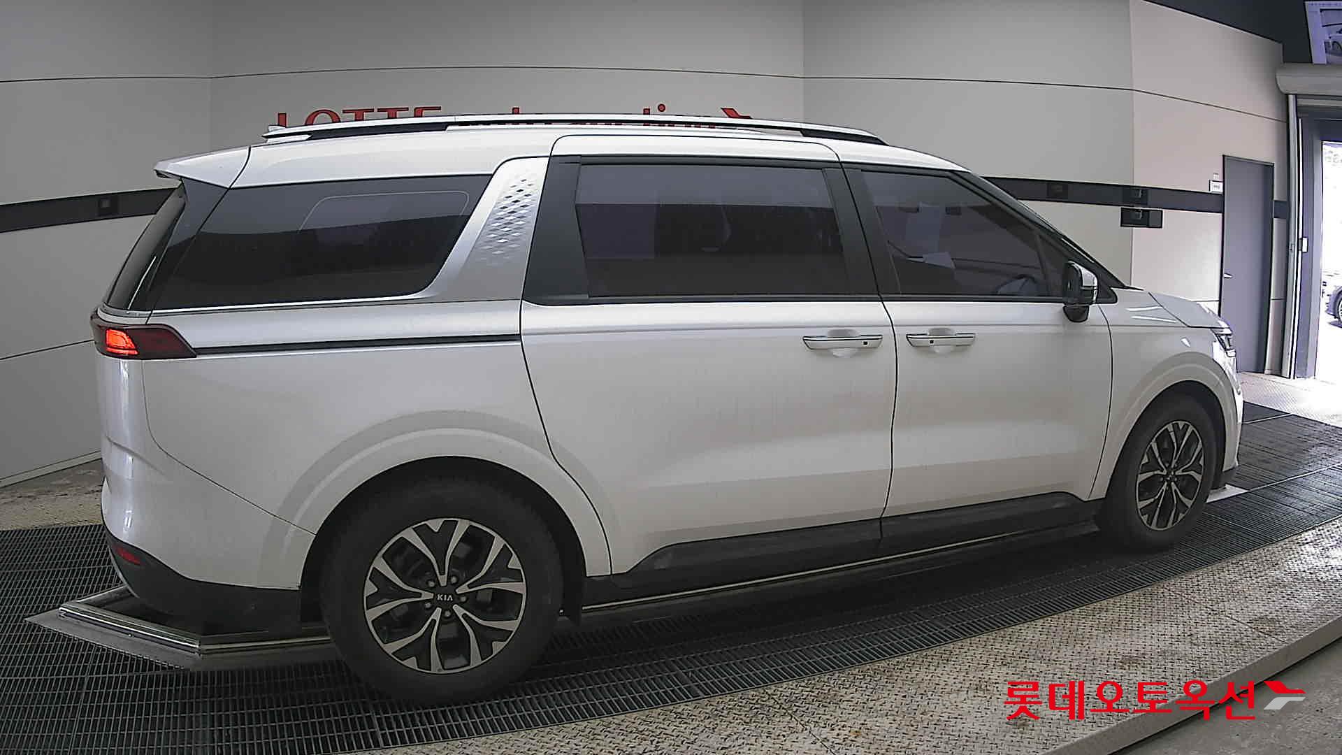 2021 - kia carnival