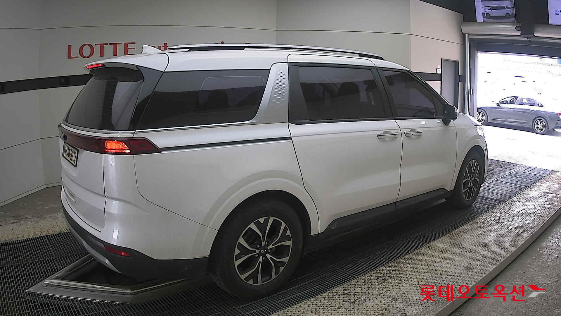 2021 - kia carnival
