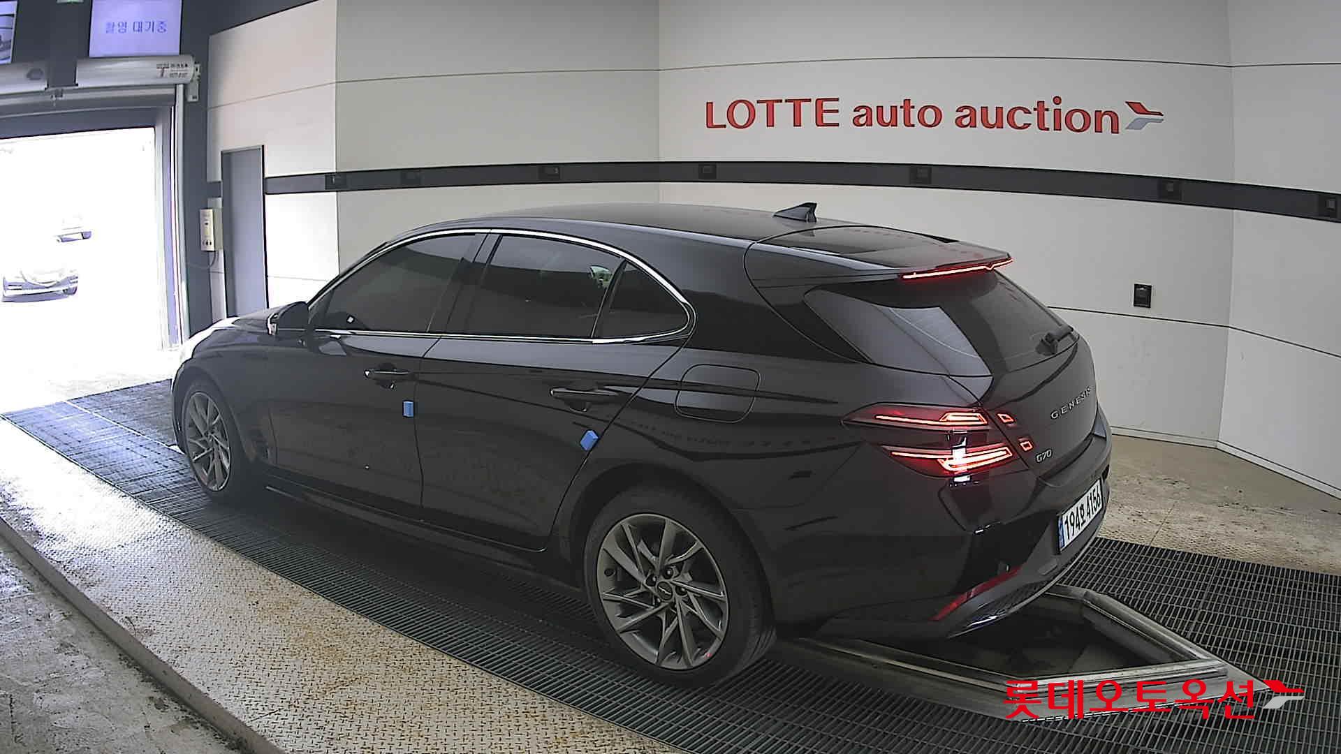 Genesis G70 - 15