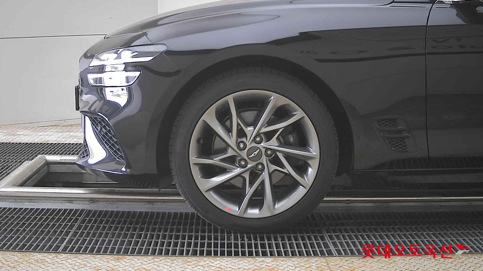 Genesis G70 - 25