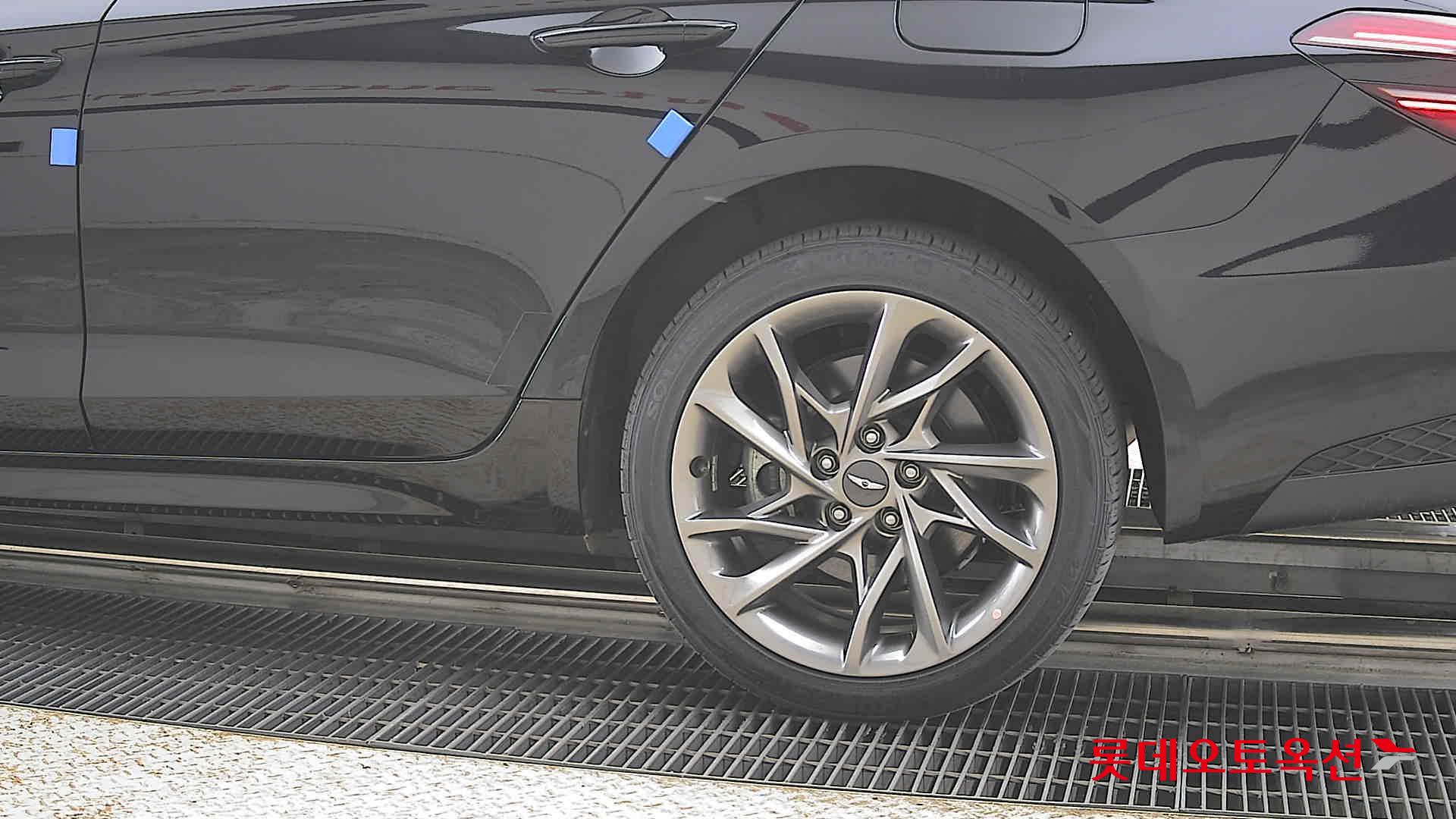Genesis G70 - 26