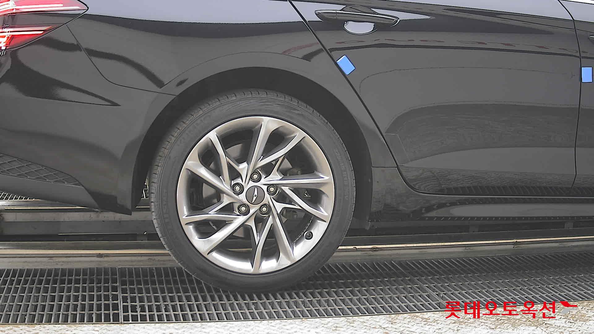 Genesis G70 - 28