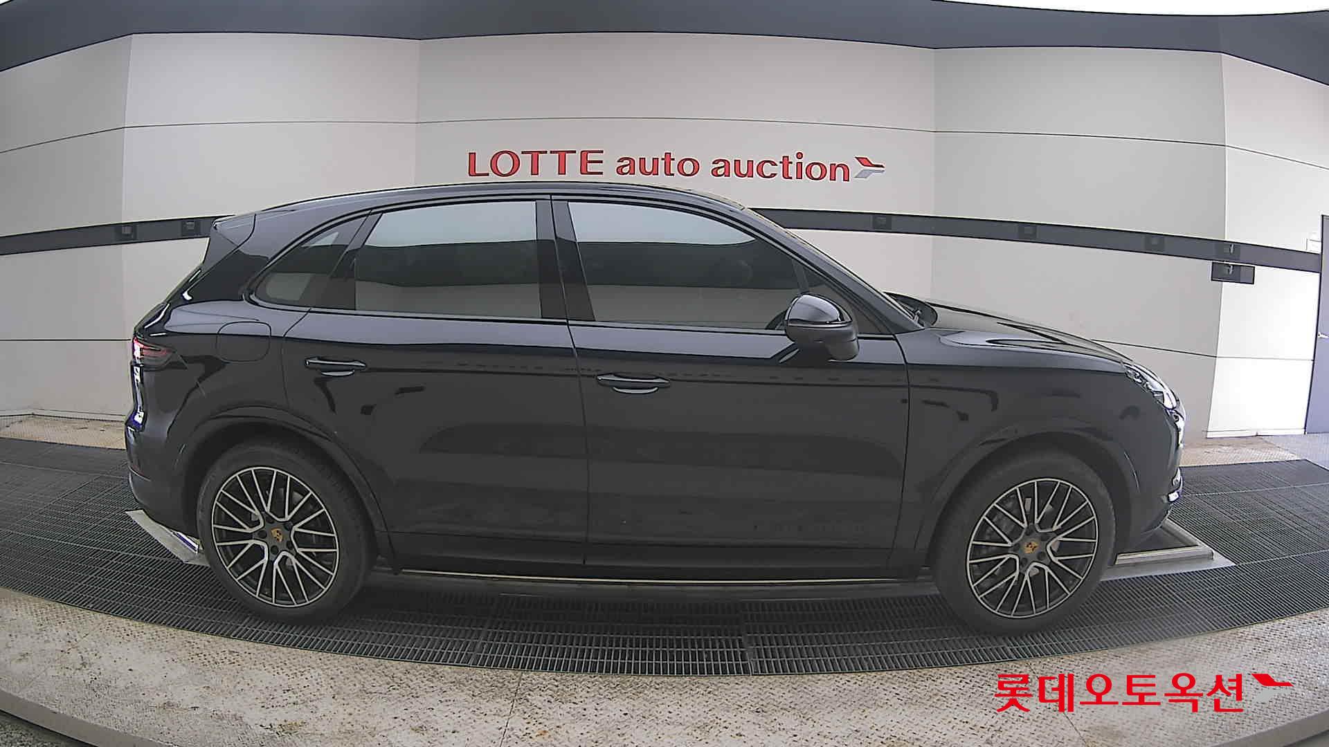 PORSCHE 카이엔 - 21