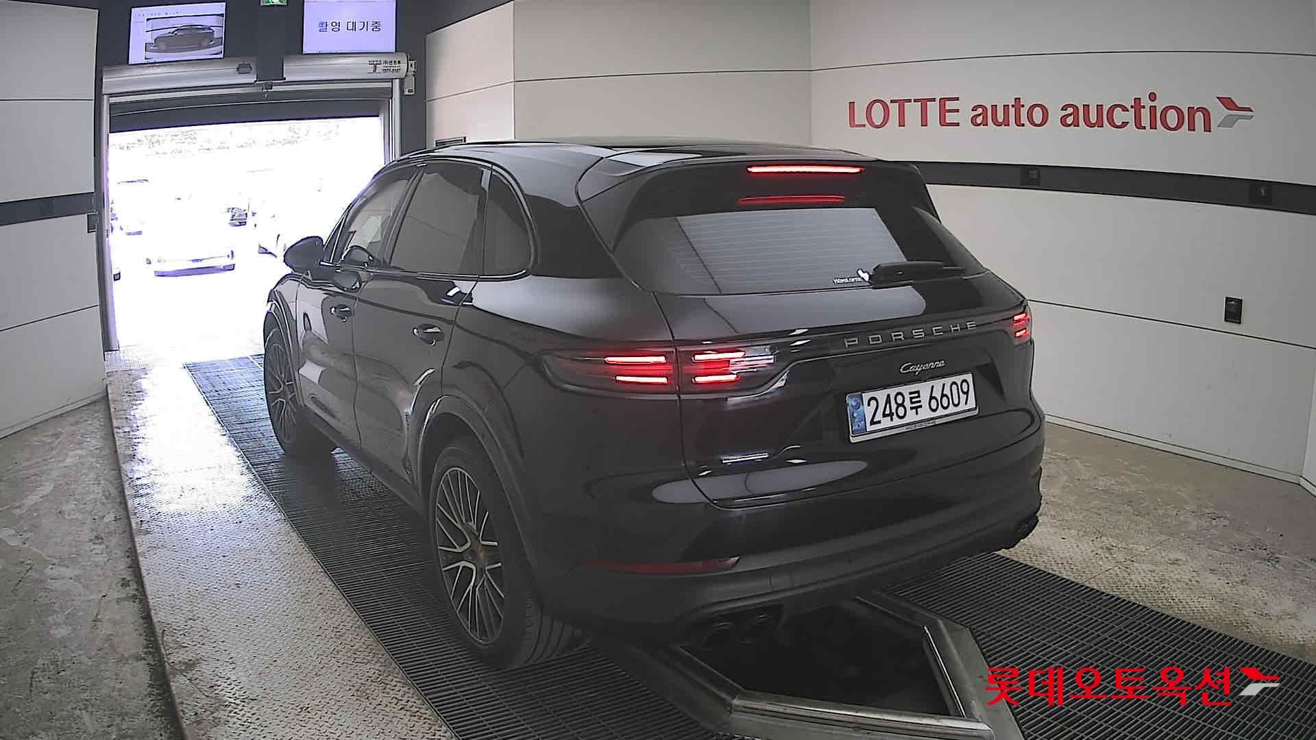 PORSCHE 카이엔 - 16
