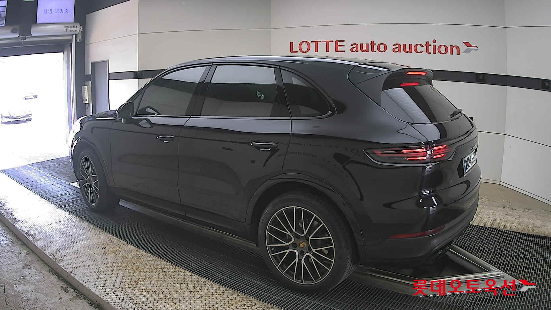 PORSCHE 카이엔 - 15