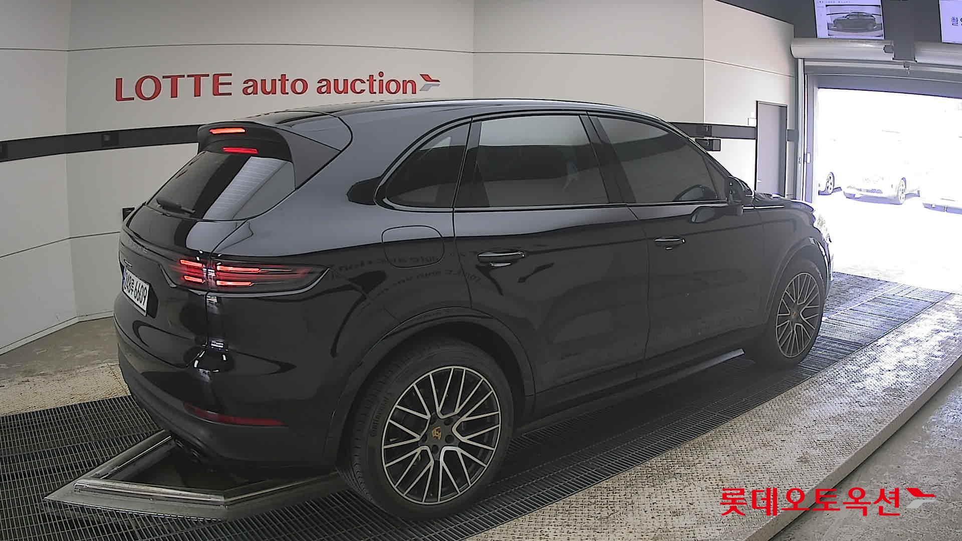 PORSCHE 카이엔 - 19