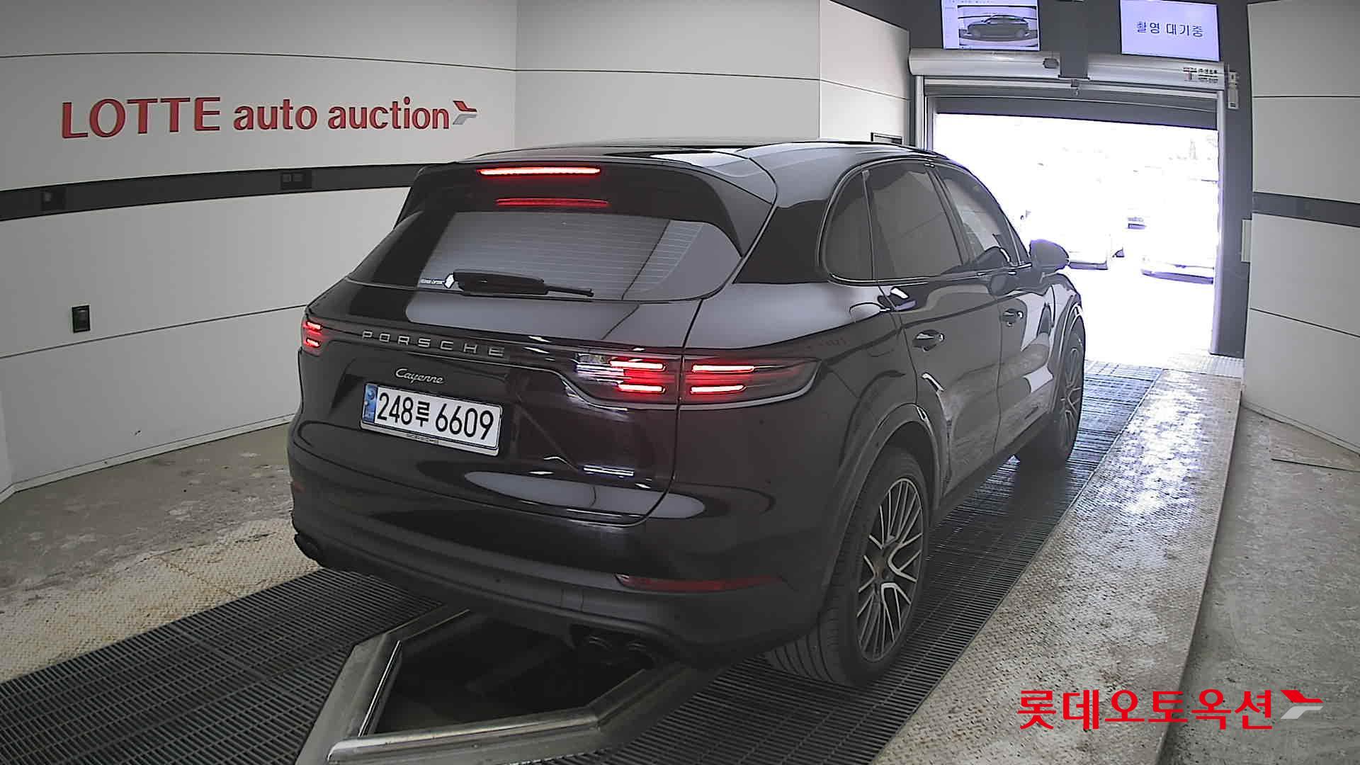 PORSCHE 카이엔 - 18