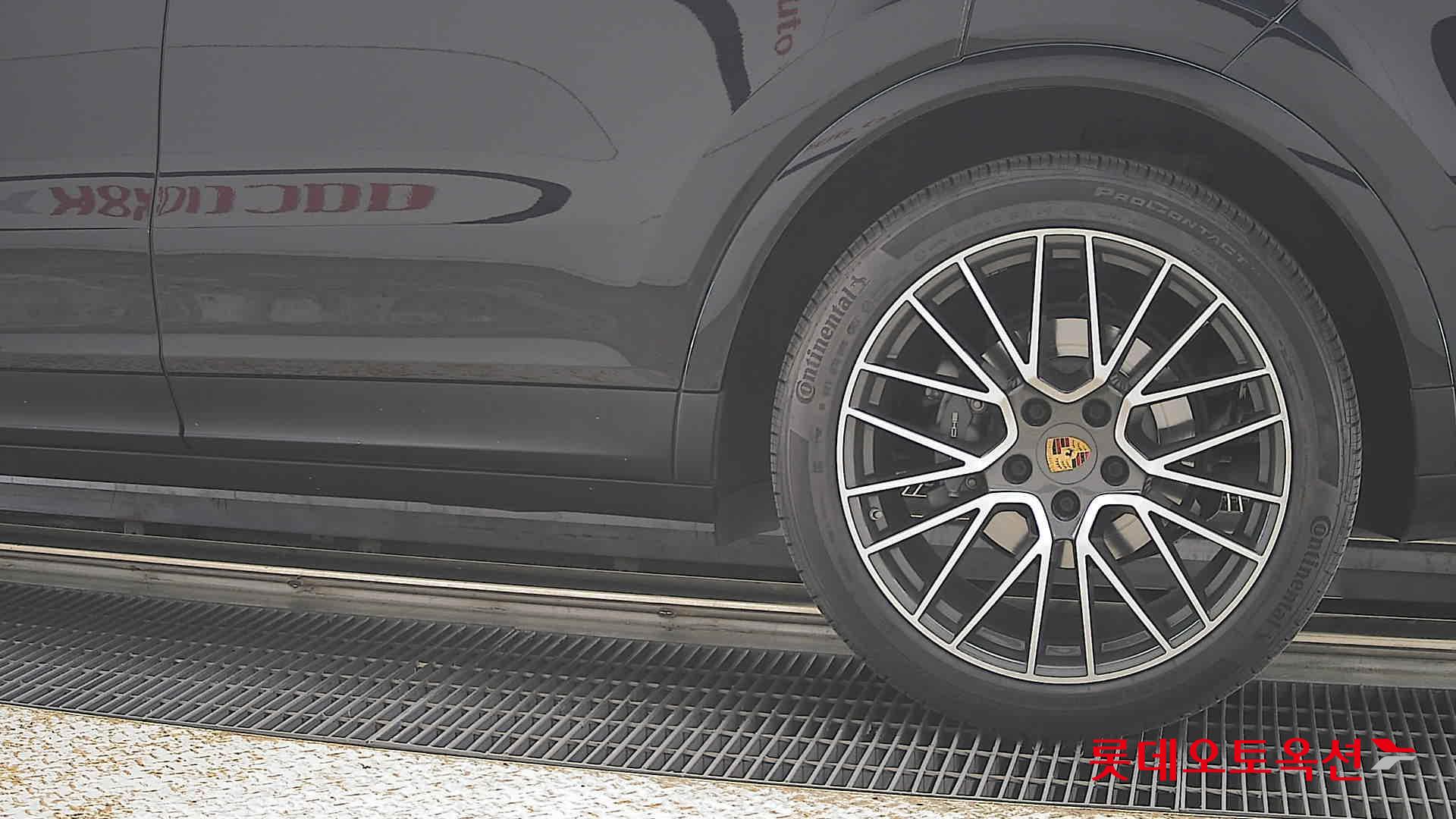 PORSCHE 카이엔 - 26