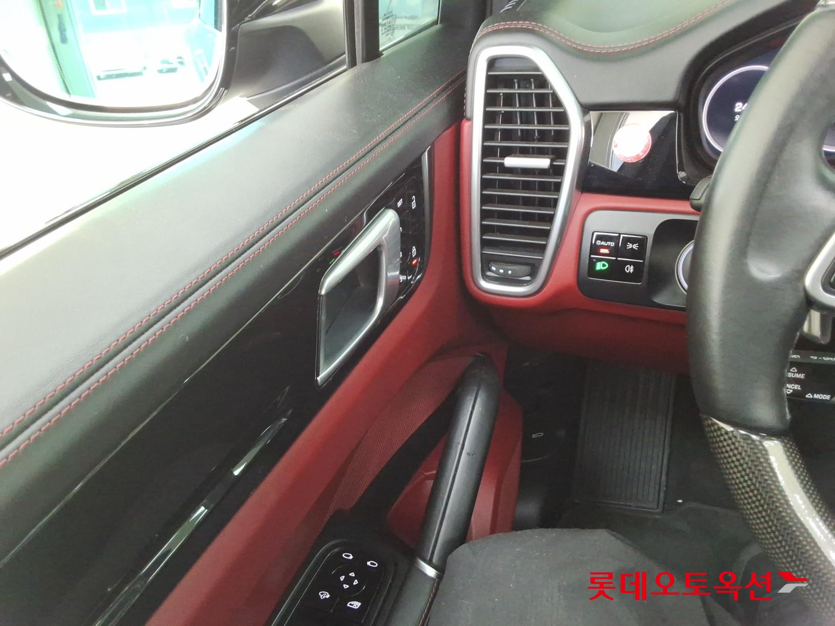 PORSCHE 카이엔 - 29